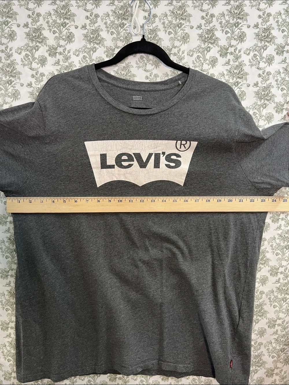 Levi's Charcoal Gray Logo Short-Sleeve Tee